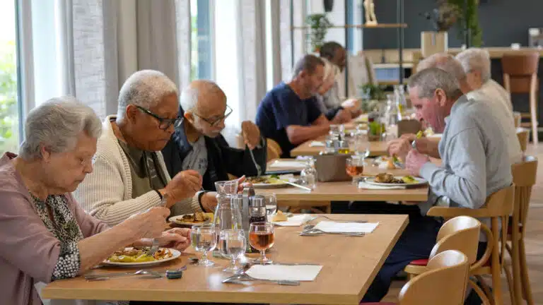 residence senior aquarelia villepinte repas dr studiomng