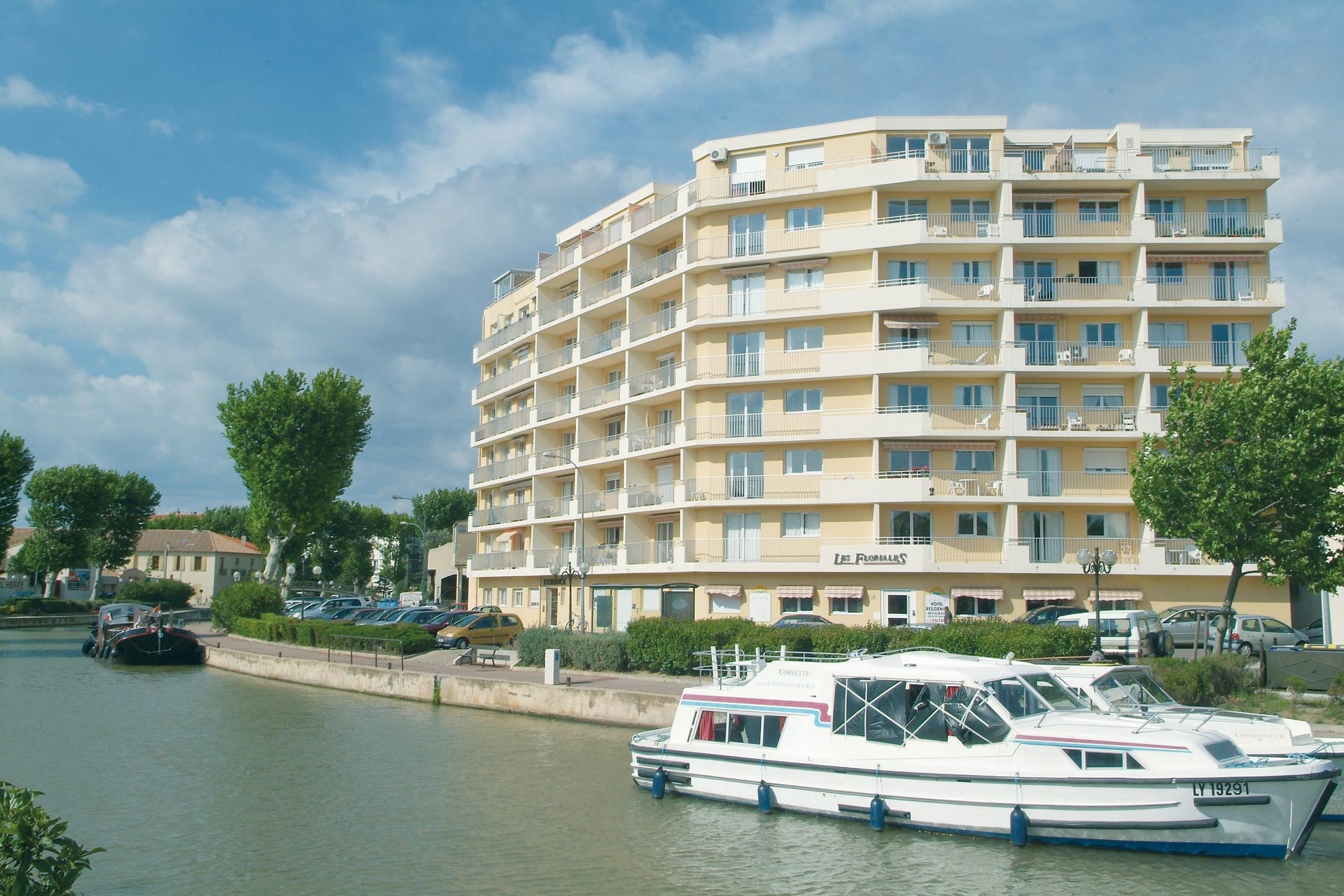 Vue de la ville de NArbonne et du canal du midi