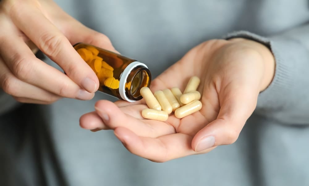 dietary,supplement,or,sick,,asian,young,woman,,girl,hold,pills,