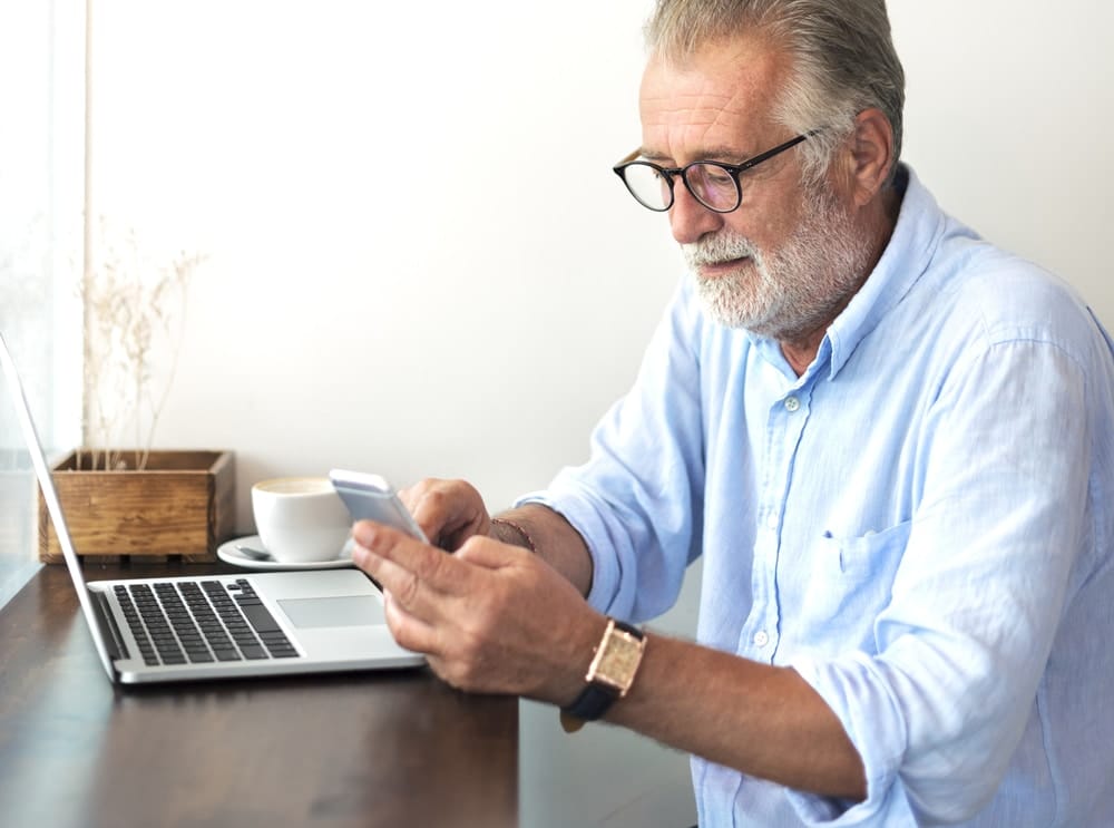 elderly,man,is,using,mobile,phone