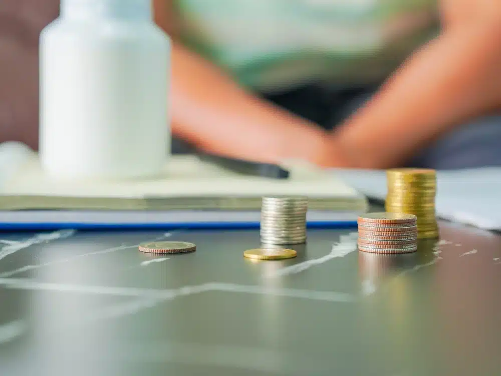 senior,woman,is,taking,notes,retirement,savings,and,health,care