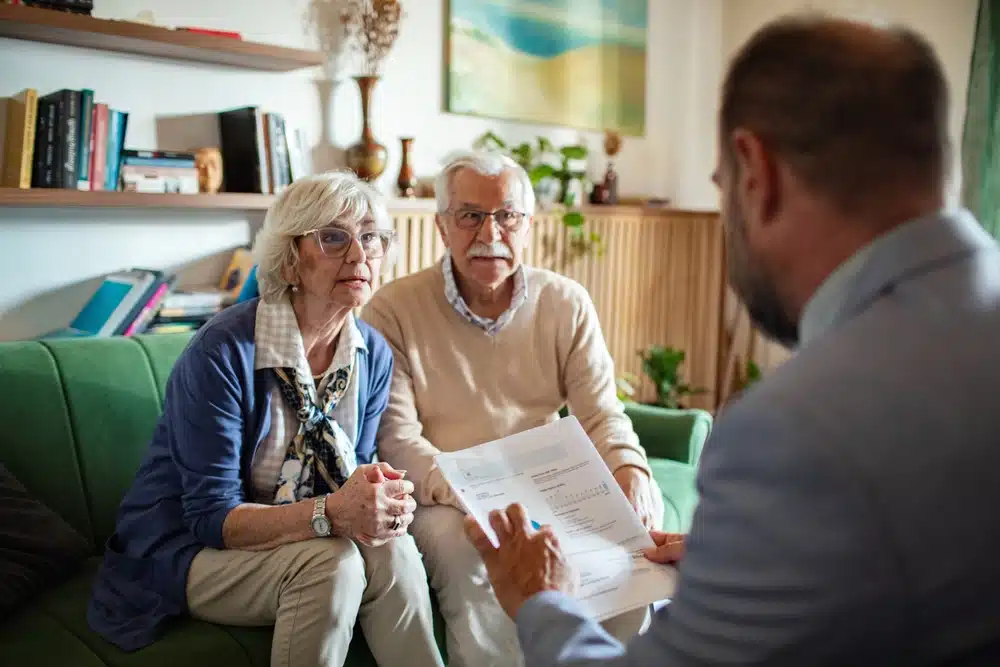 senior,couple,having,a,serious,conversation,with,financial,advisor,in