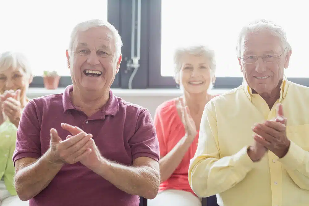 seniors,clapping,hands,in,a,retirement,home