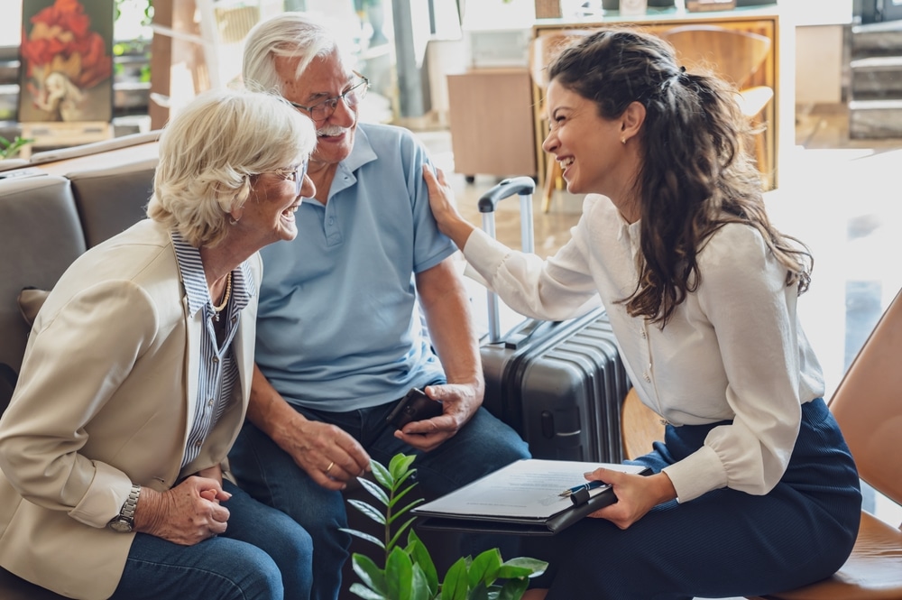 a,hotel,or,travel,agency,representative,is,talking,with,a