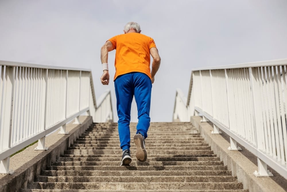back,view,of,an,urban,old,fast,athlete,in,shape