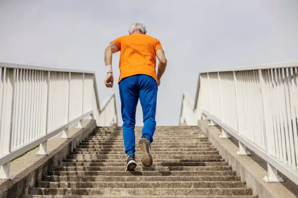 back,view,of,an,urban,old,fast,athlete,in,shape