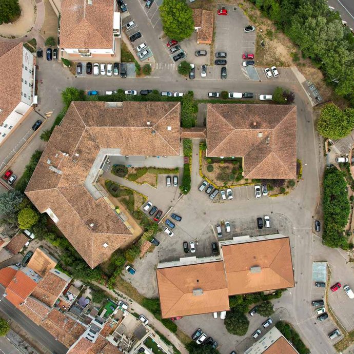 DR-residence-senior-aquarelia-la-destrousse-drone-ville