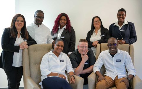 equipe-collaborateurs-de-la-residence-aquarelia-villepinte