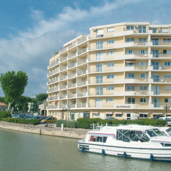 Vue de la ville de NArbonne et du canal du midi