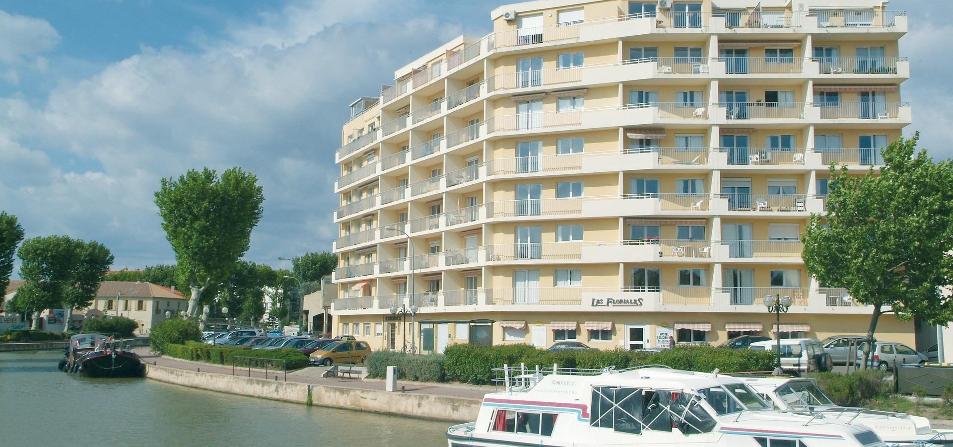 Vue de la ville de NArbonne et du canal du midi